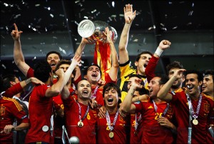 Десятки тысяч испанцев чествовали футболистов сборной Испании