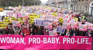 Правительство Ирландии разрешило применять аборт, в случае риска для жизни матери
